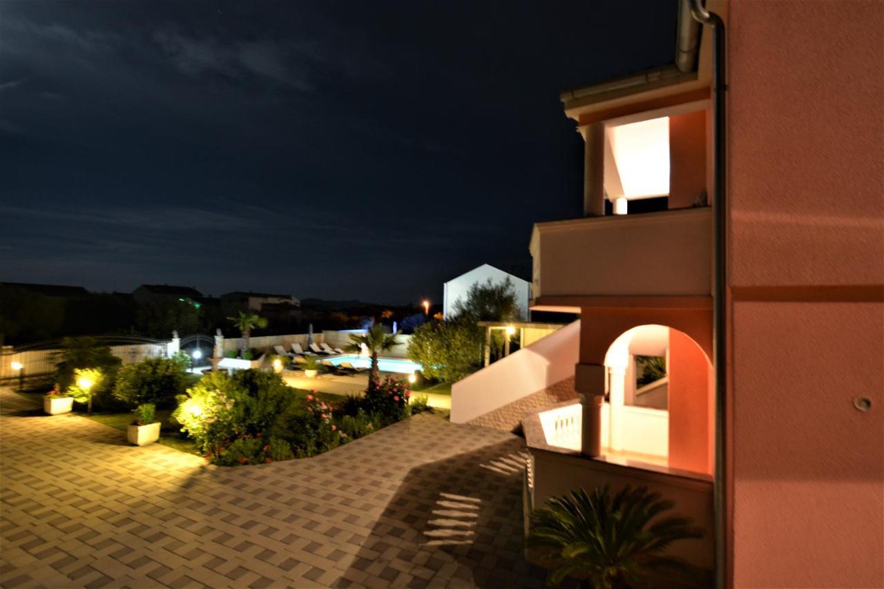 Apartmani Emili Sukosan Luaran gambar