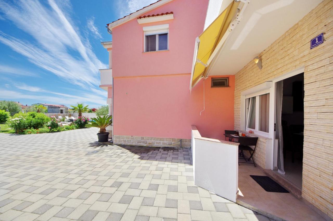 Apartmani Emili Sukosan Luaran gambar