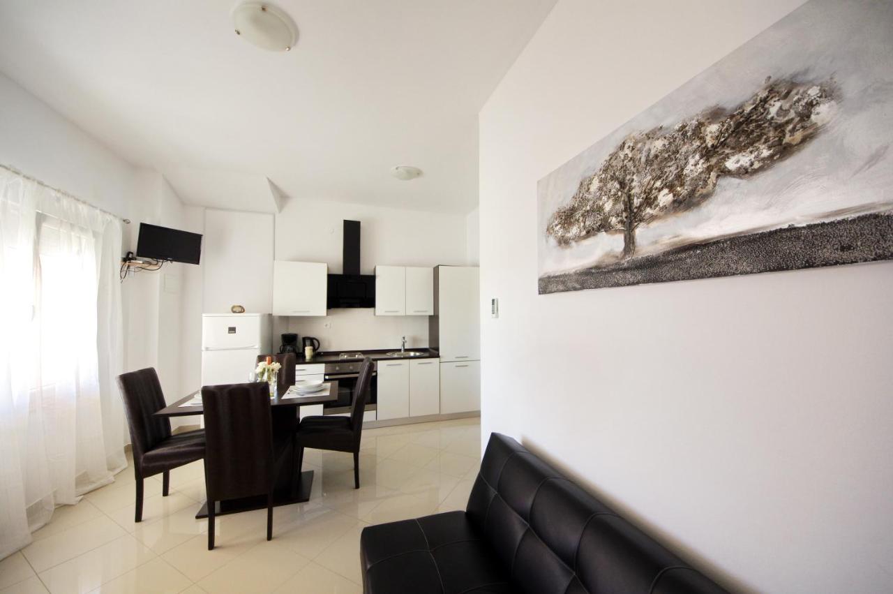 Apartmani Emili Sukosan Luaran gambar