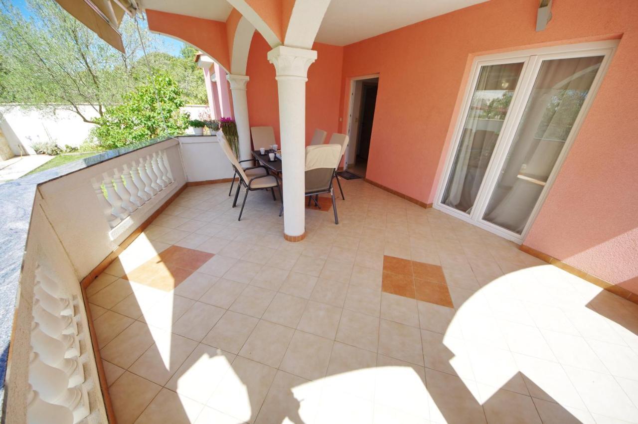 Apartmani Emili Sukosan Luaran gambar