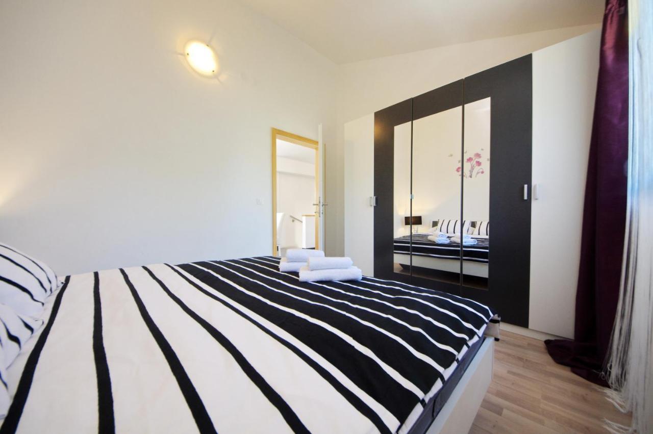 Apartmani Emili Sukosan Luaran gambar