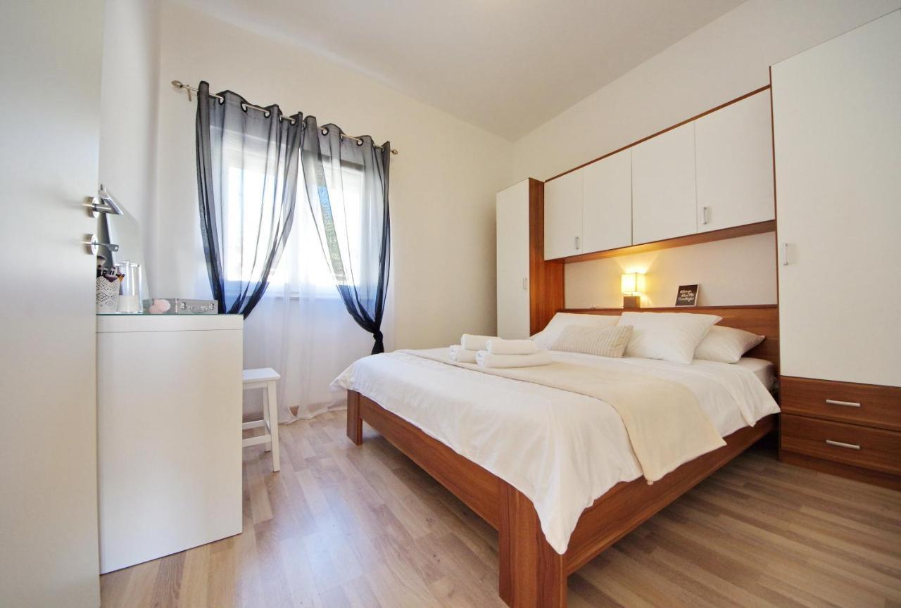 Apartmani Emili Sukosan Luaran gambar