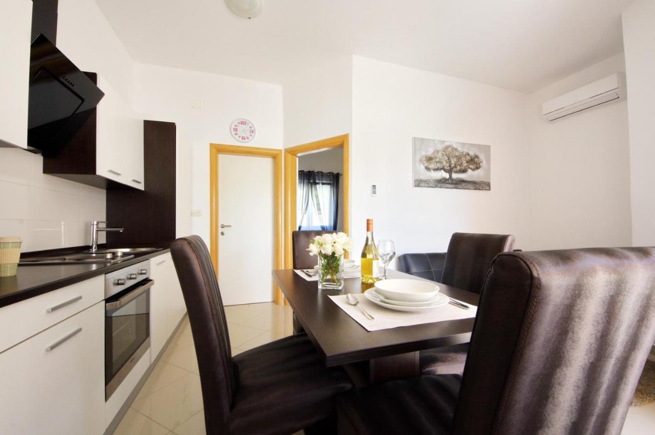 Apartmani Emili Sukosan Luaran gambar